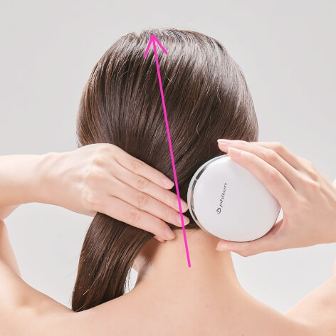 うなじから頭頂部へ